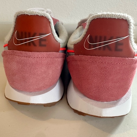 Nike White and Mauve Sneakers - Picture 4 of 4